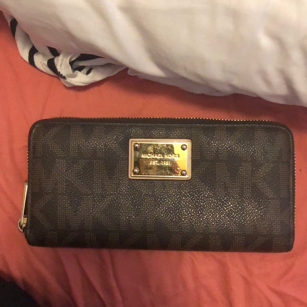 Michael Kors jet set travel continental wallet